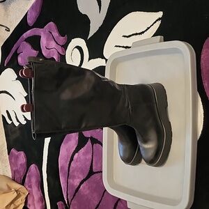 NWOT Women's size 8 Vince Camuto Nettrio Black Wedge Leather Boots